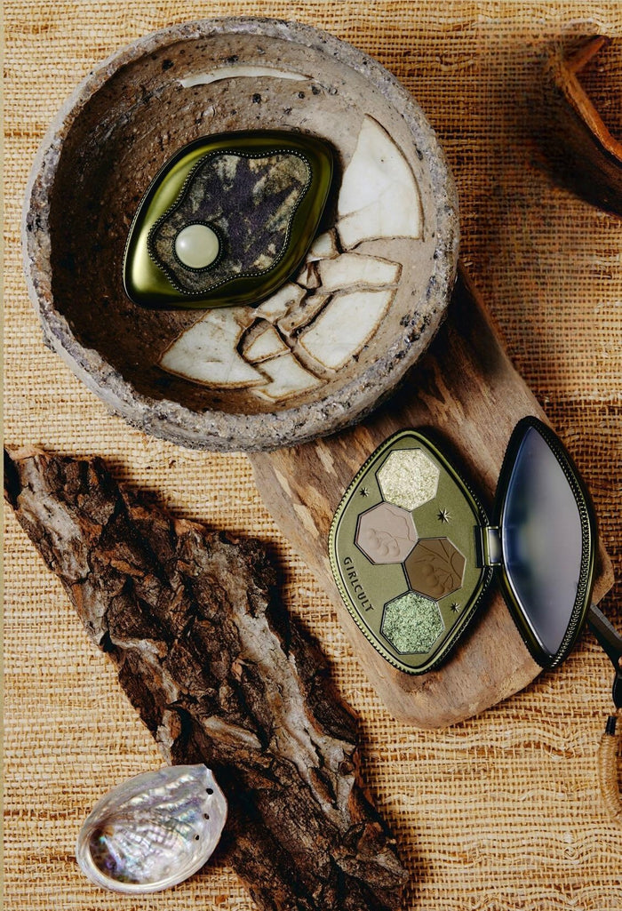 Girlcult Compendium of Materia Medica Collection Chameleon Eyeshadow Palette T4483