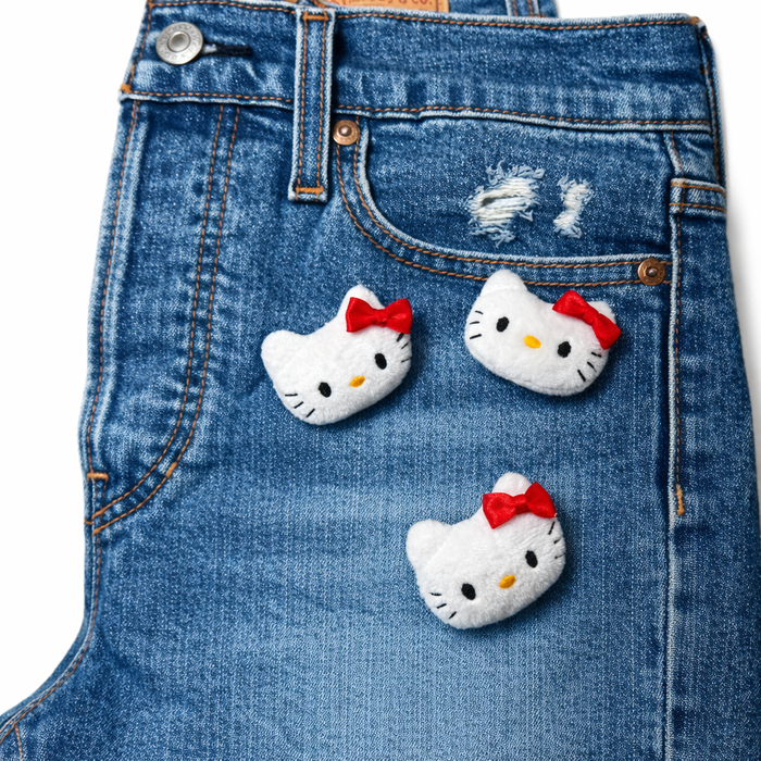 Jeans Levi’s Hello KItty Peluche GLM COUTURE💗