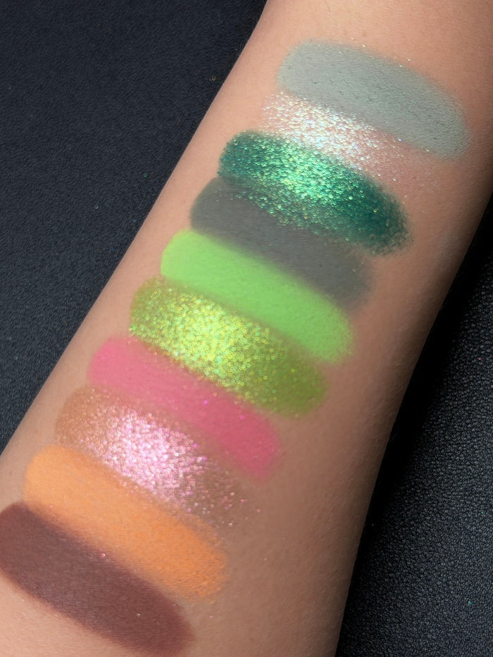 ROINGNEAO Illusion Garden Smoky Eyeshadow Palette T5933