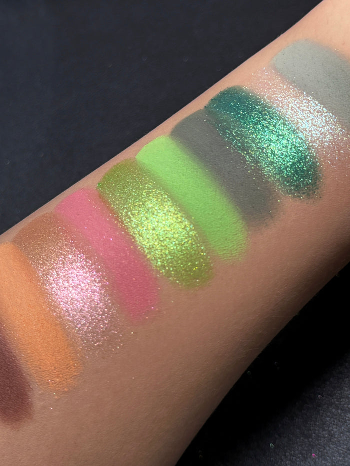 ROINGNEAO Illusion Garden Smoky Eyeshadow Palette T5933
