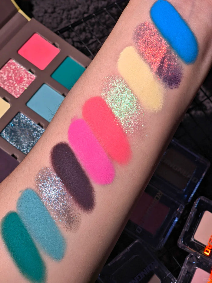 ROINGNEAO Wander Carousel Smoky Eyeshadow Palette T5527