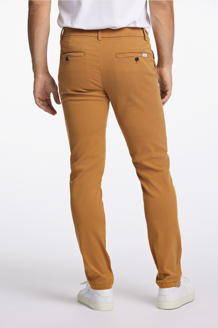 Lindbergh SuperFlex chino pants for men in style 30-005044US, featuring a classic fit and neutral color, shown on a hanger.