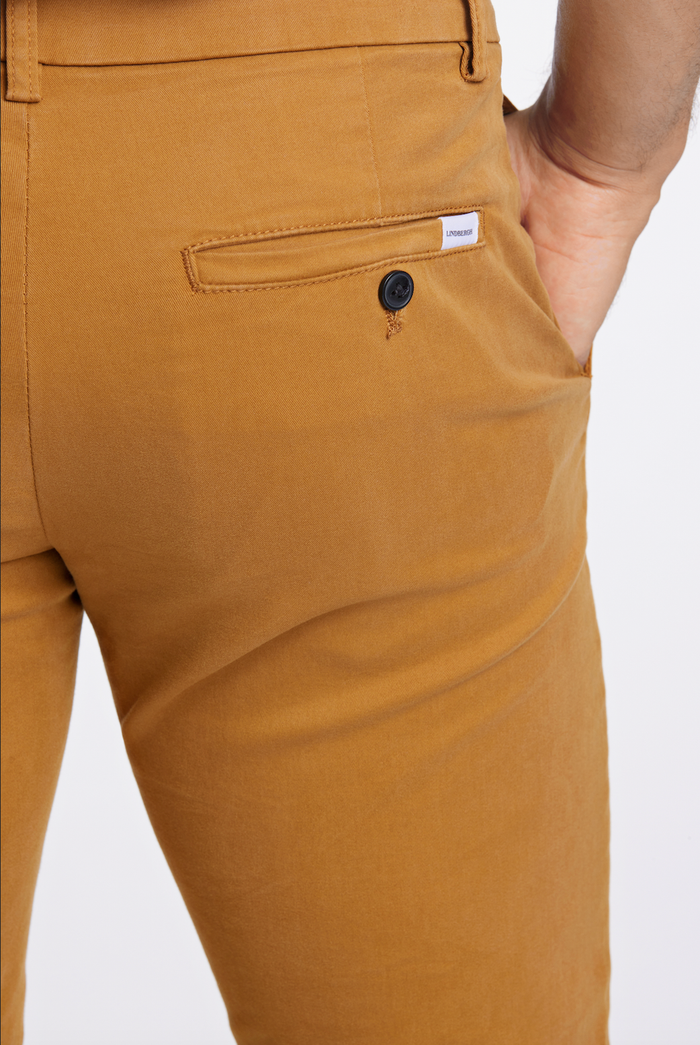Lindbergh SuperFlex men's chino pants in style 30-005044US, showing a front view of navy-colored casual pants.